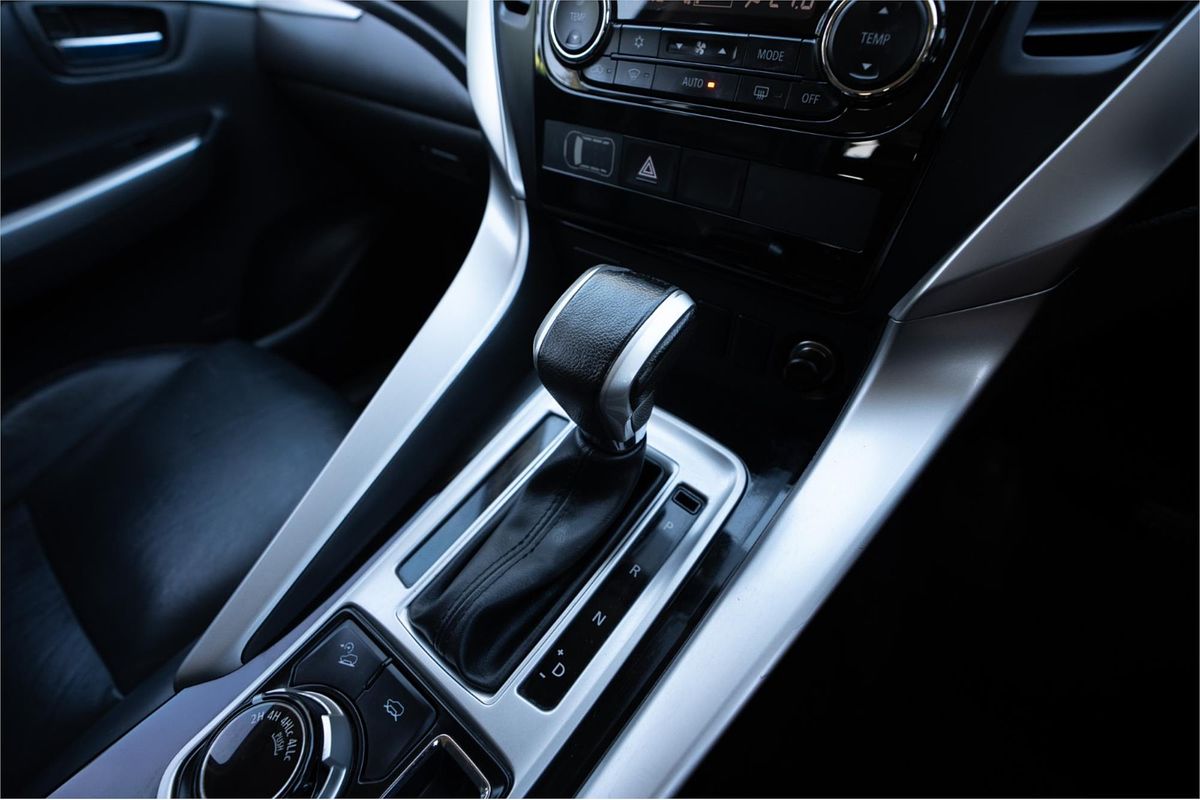 2016 Mitsubishi PAJERO SPORT GLS QE