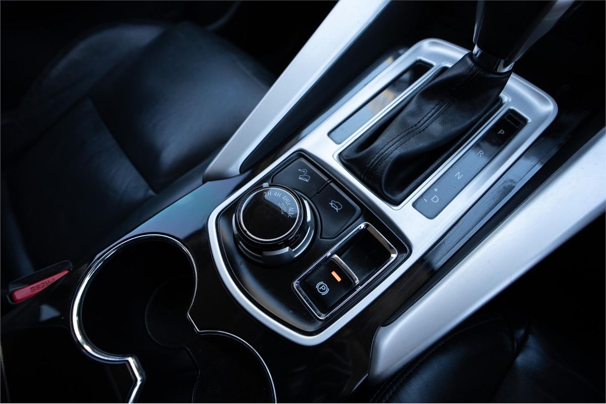 2016 Mitsubishi PAJERO SPORT GLS QE