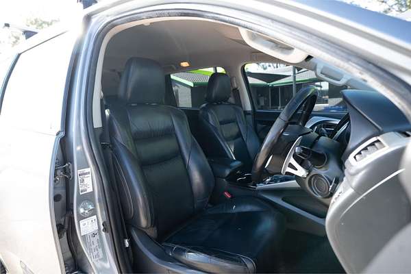 2016 Mitsubishi PAJERO SPORT GLS QE