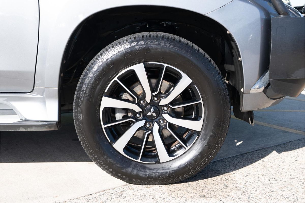 2016 Mitsubishi PAJERO SPORT GLS QE