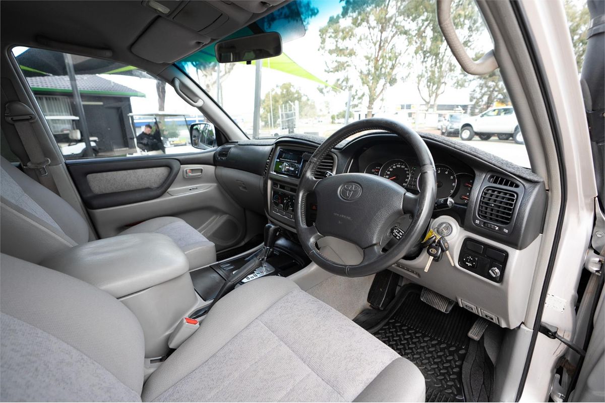 2003 Toyota Landcruiser GXL UZJ100R