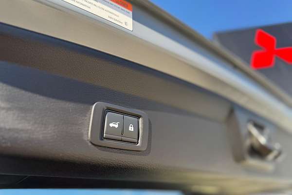 2025 Mitsubishi Outlander Exceed Tourer ZM