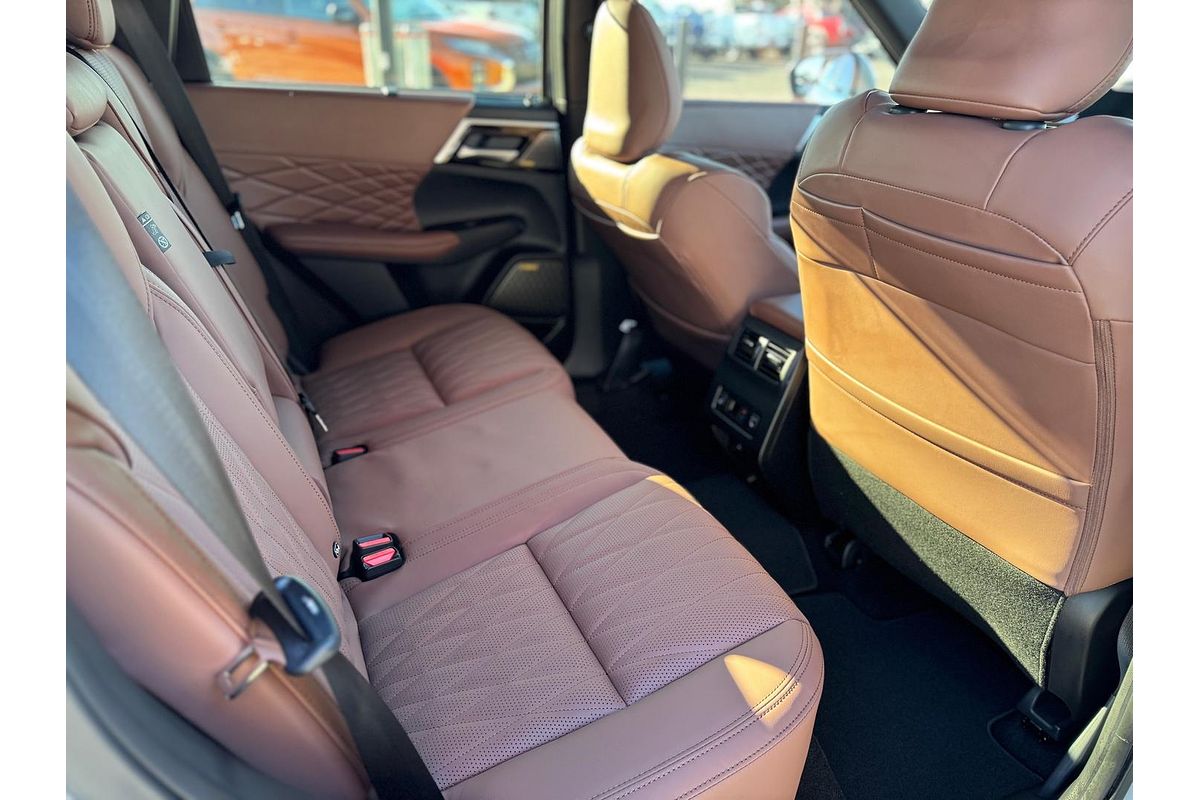 2025 Mitsubishi Outlander Exceed Tourer ZM