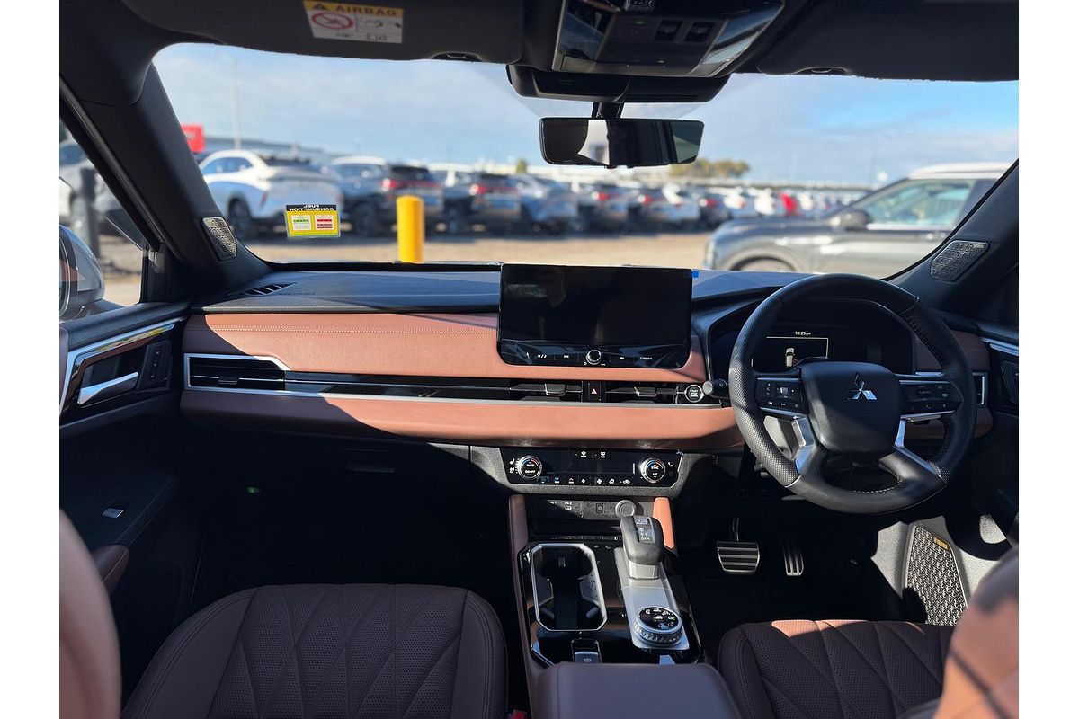 2025 Mitsubishi Outlander Exceed Tourer ZM