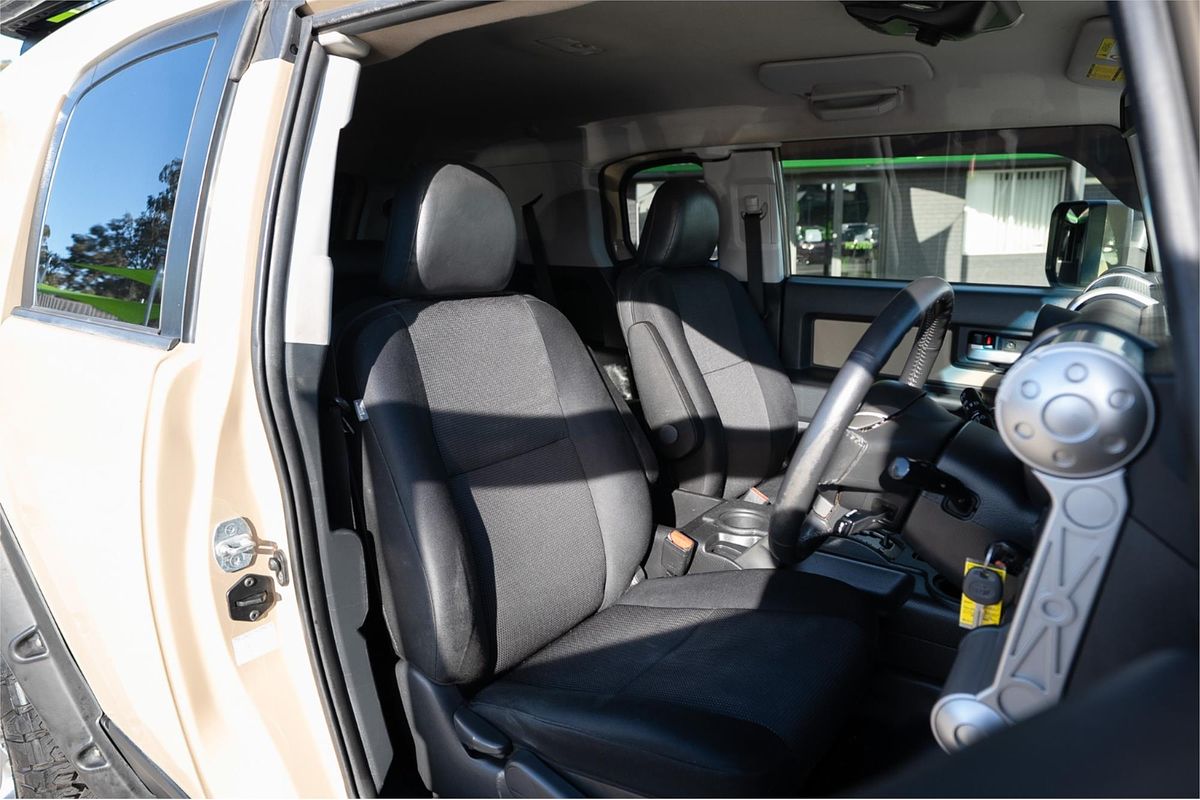 2013 Toyota FJ Cruiser GSJ15R