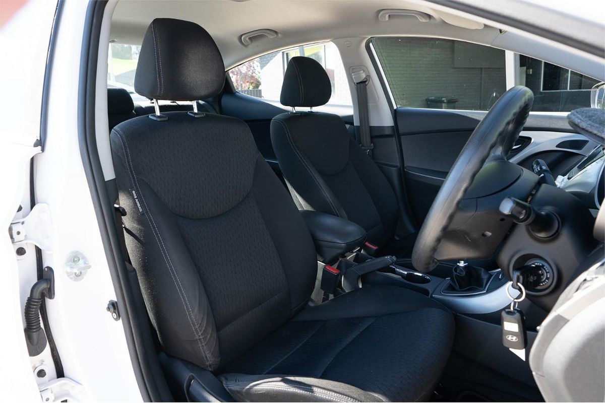 2013 Hyundai ELANTRA Active MD2