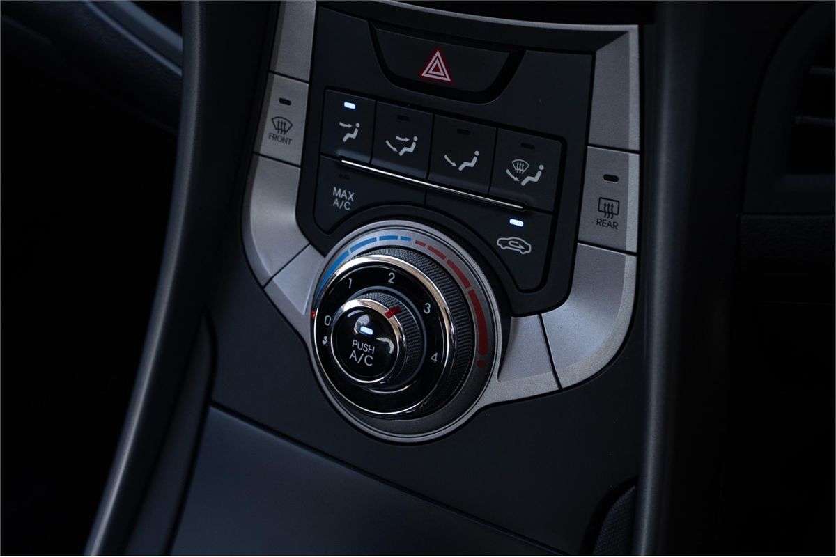 2013 Hyundai ELANTRA Active MD2