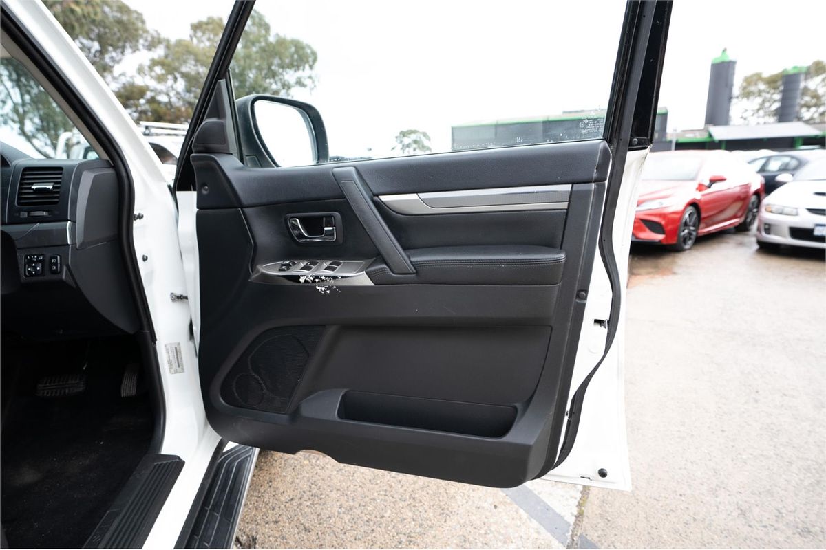 2015 Mitsubishi Pajero GLS NX