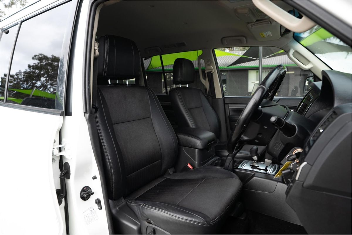2015 Mitsubishi Pajero GLS NX