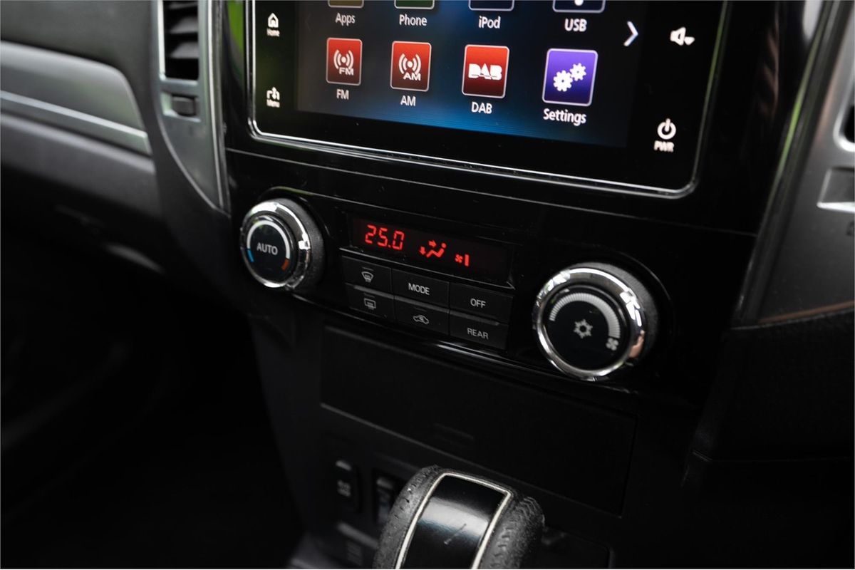 2015 Mitsubishi Pajero GLS NX