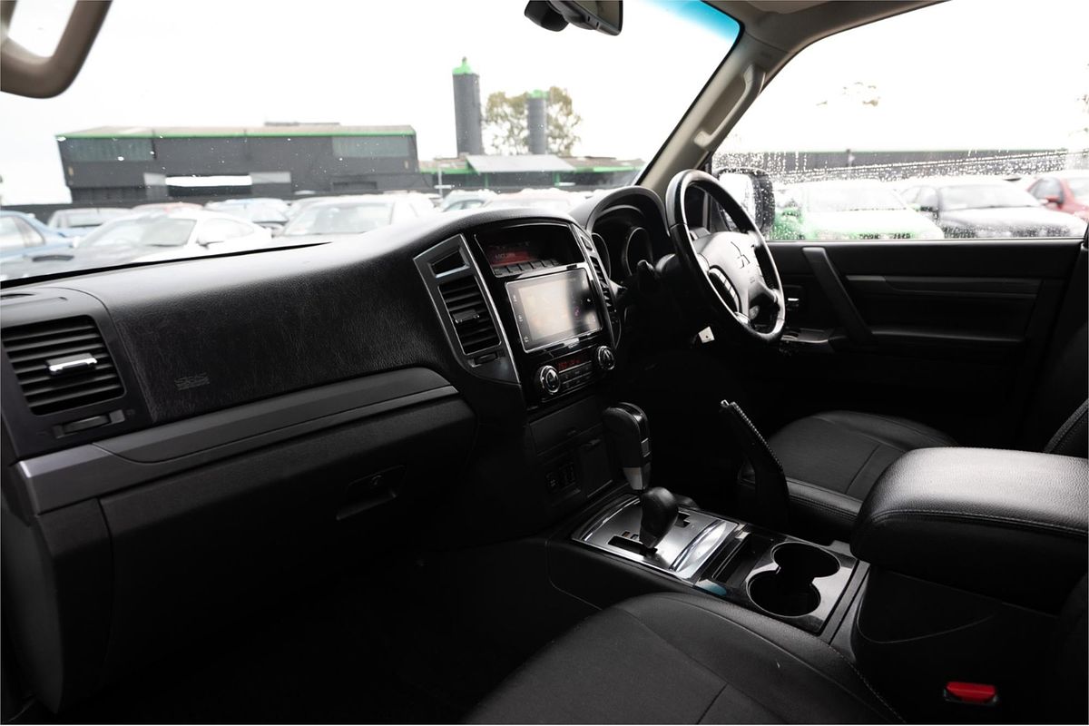 2015 Mitsubishi Pajero GLS NX