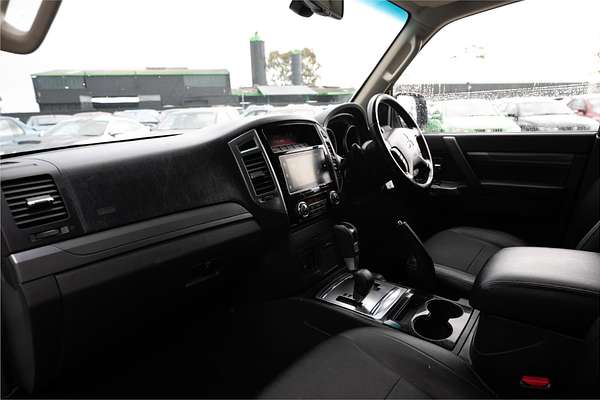 2015 Mitsubishi Pajero GLS NX