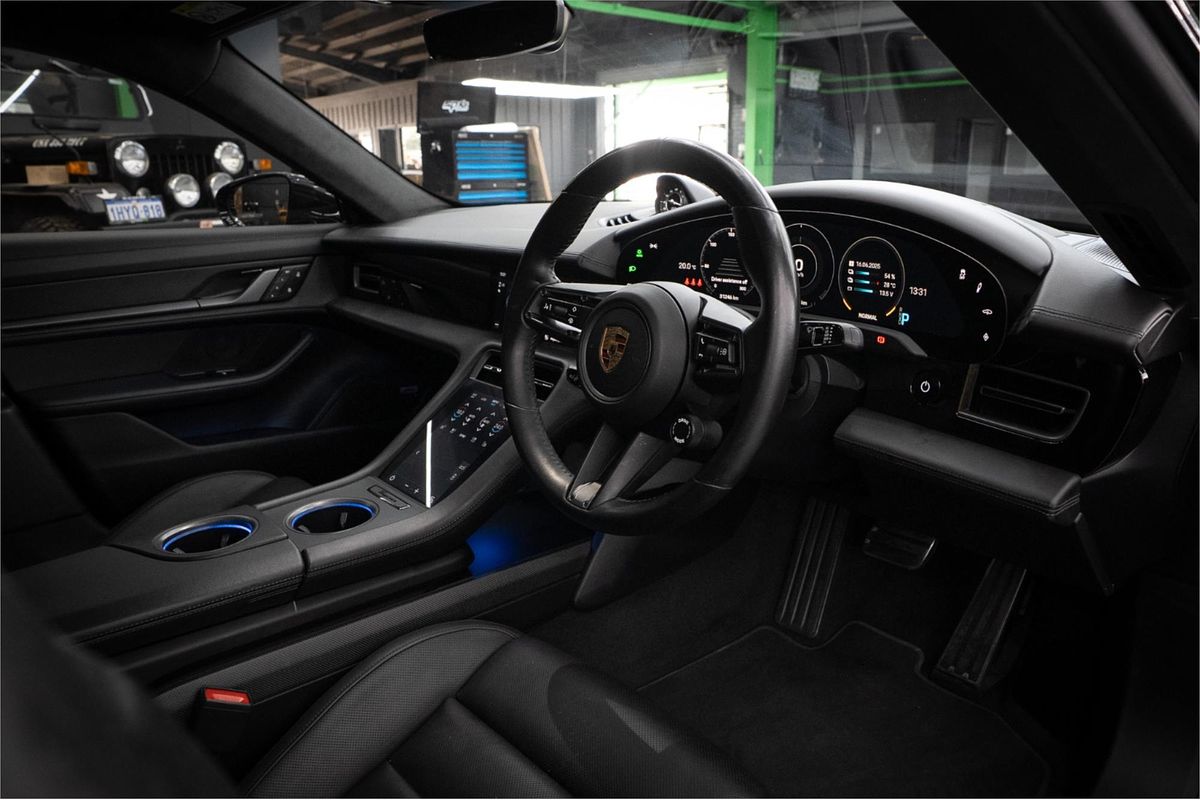 2021 Porsche Taycan TURBO S Y1A MY22