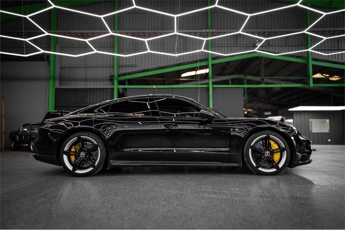 2021 Porsche Taycan TURBO S Y1A MY22