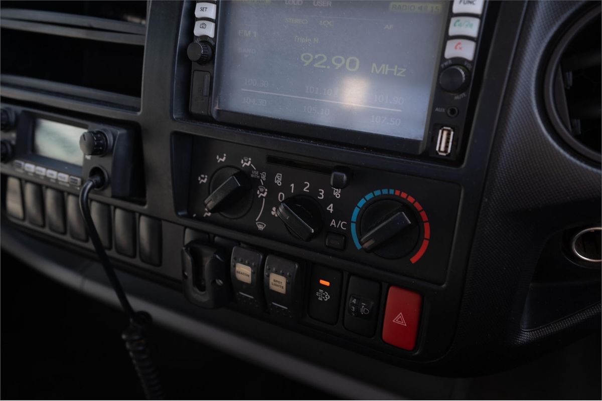 2016 Hino 921 300