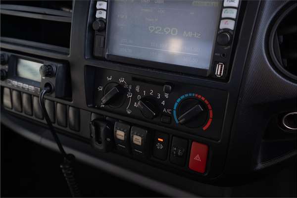 2016 Hino 921 300