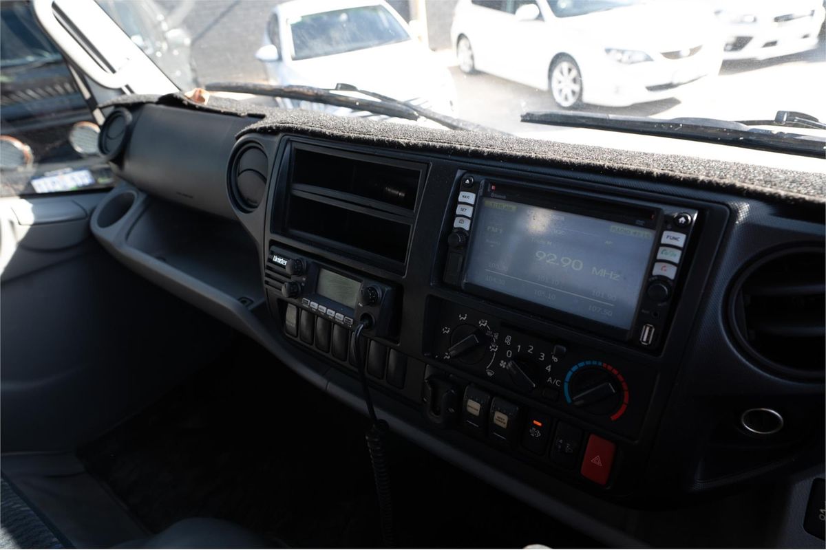 2016 Hino 921 300