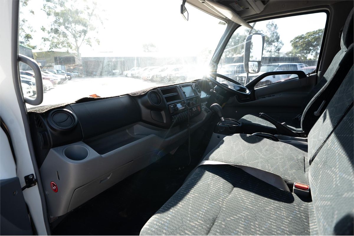 2016 Hino 921 300