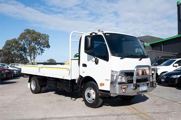 2016 Hino 921 300