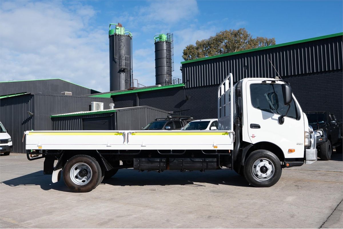 2016 Hino 921 300