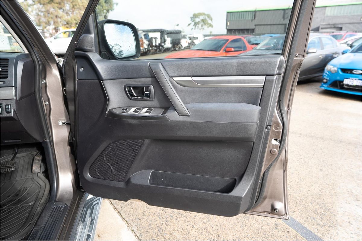 2010 Mitsubishi Pajero Activ NT