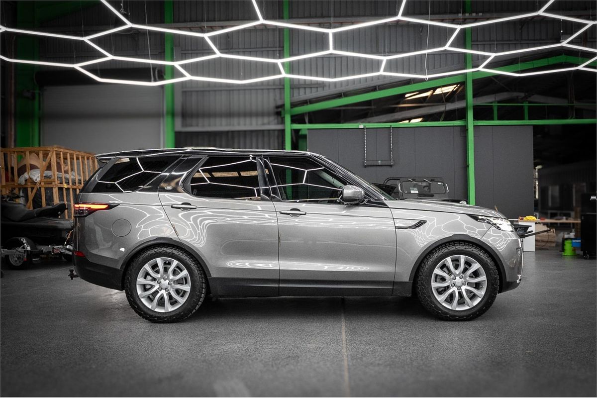 2017 Land Rover Discovery SD4 SE Series 5