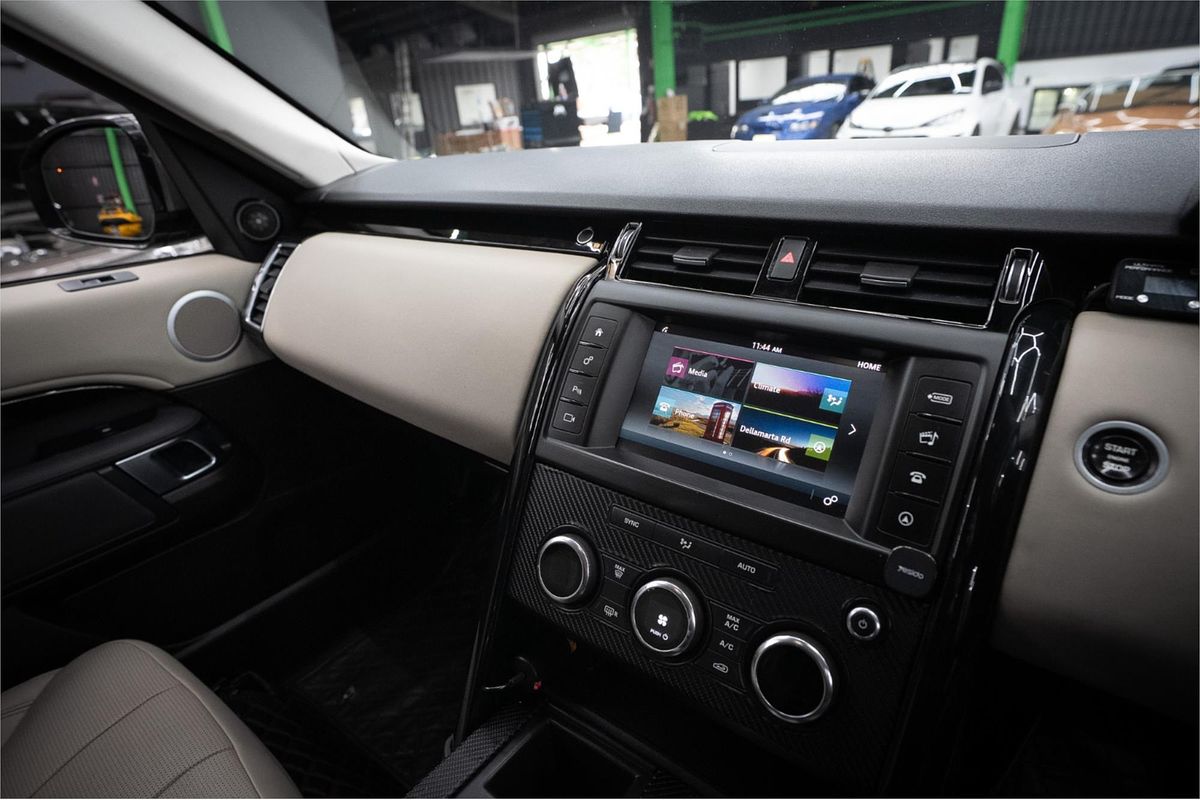 2017 Land Rover Discovery SD4 SE Series 5