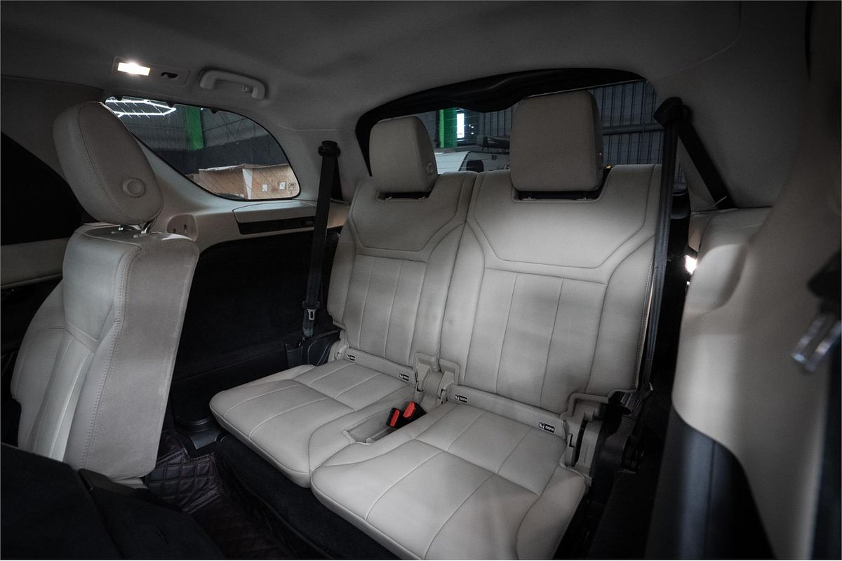 2017 Land Rover Discovery SD4 SE Series 5