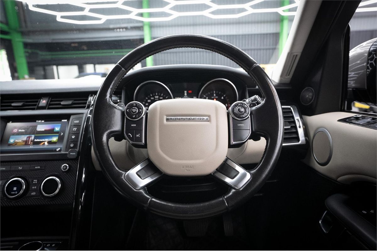 2017 Land Rover Discovery SD4 SE Series 5