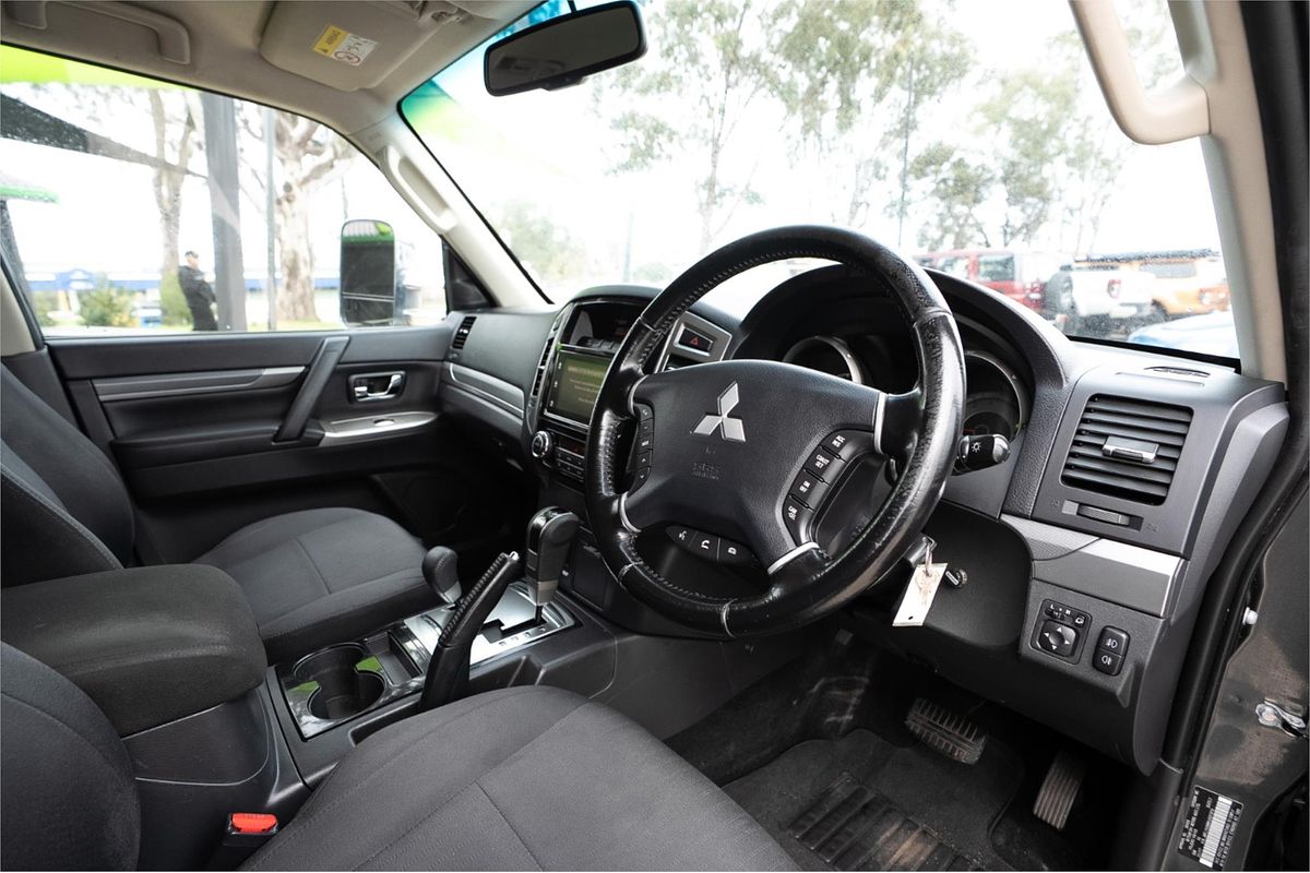 2017 Mitsubishi Pajero GLX NX