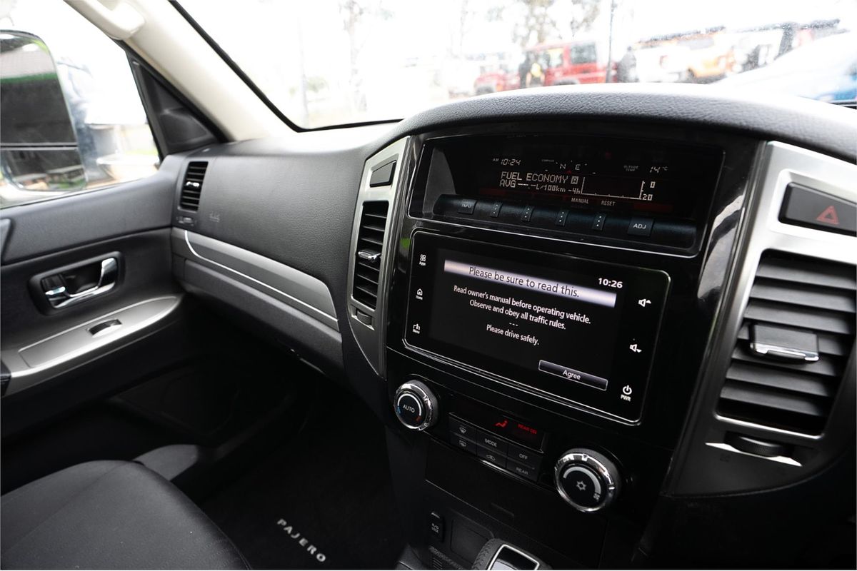 2017 Mitsubishi Pajero GLX NX