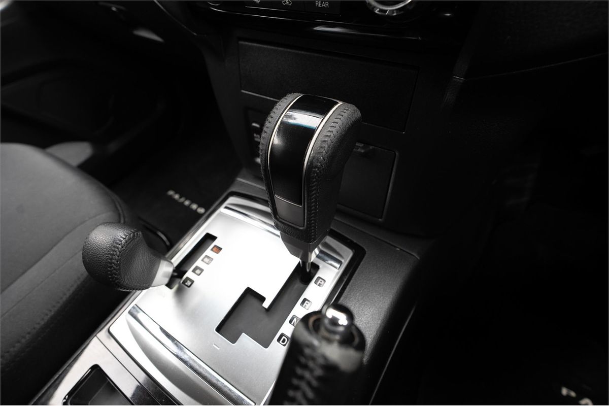 2017 Mitsubishi Pajero GLX NX