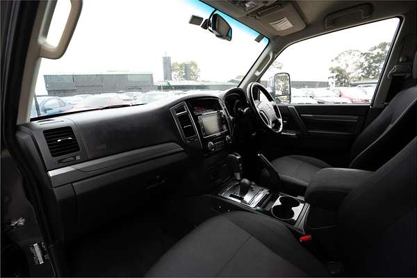 2017 Mitsubishi Pajero GLX NX