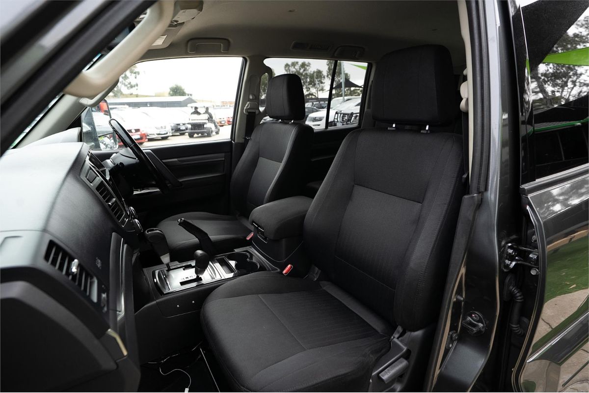 2017 Mitsubishi Pajero GLX NX