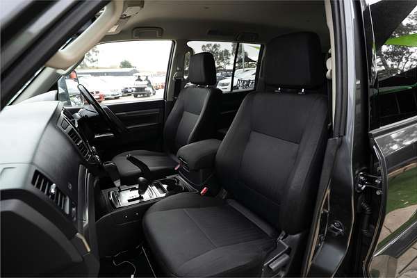 2017 Mitsubishi Pajero GLX NX