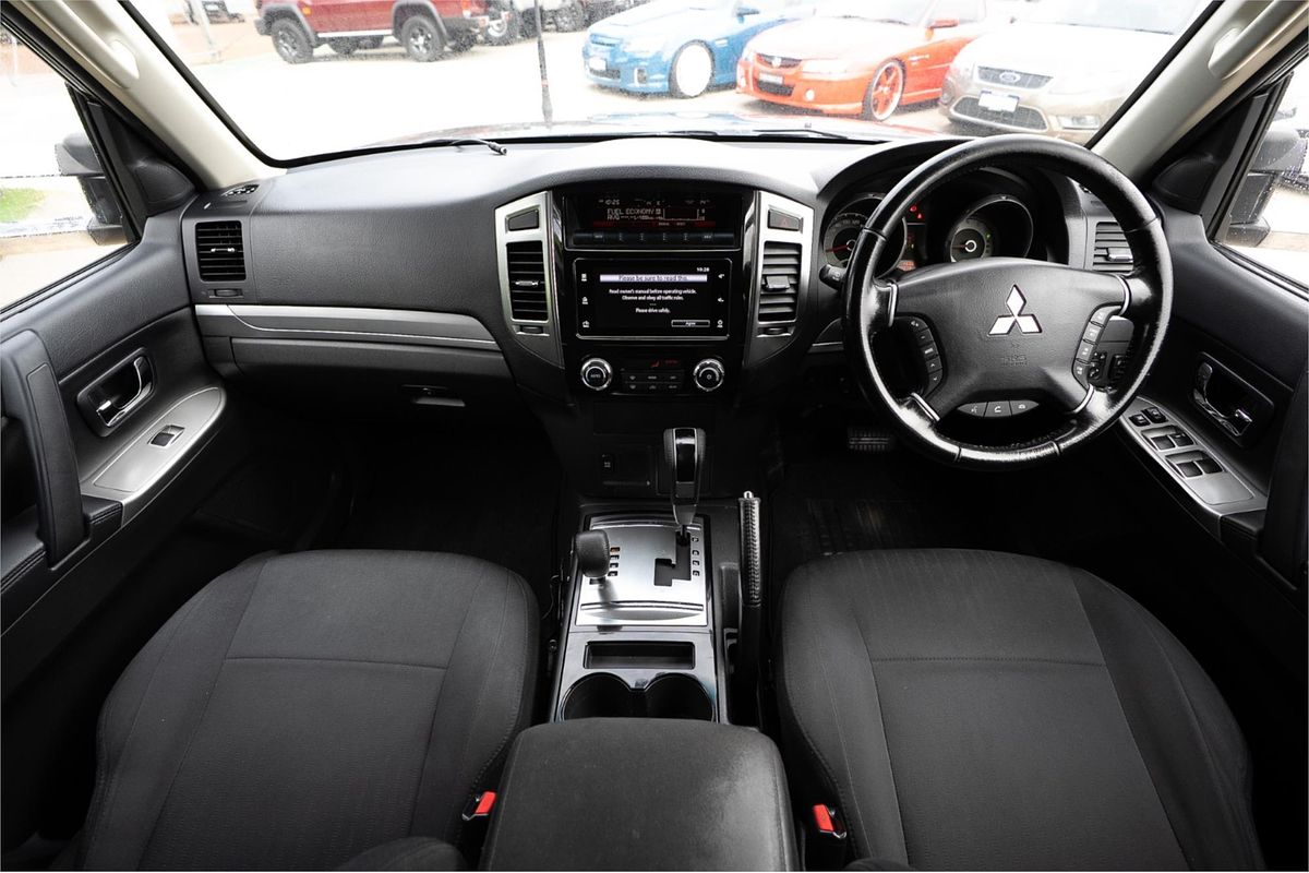 2017 Mitsubishi Pajero GLX NX
