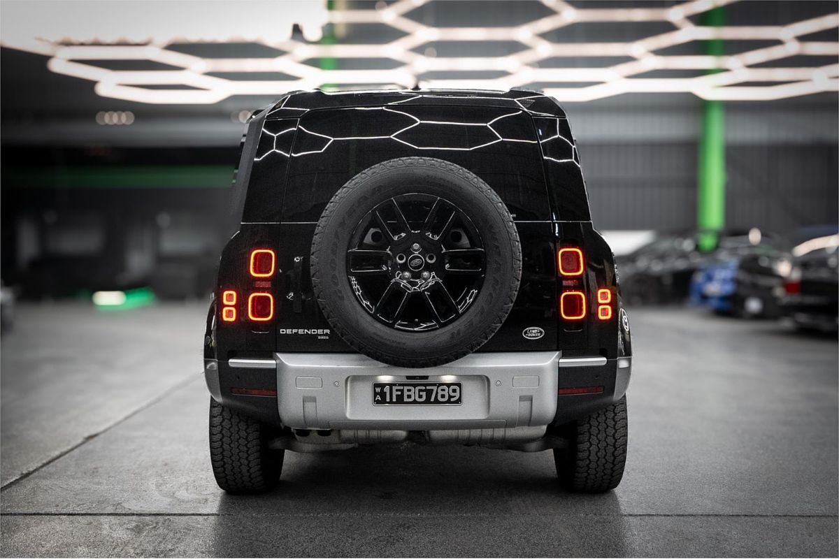 2021 Land Rover Defender 110 D300 SE L663