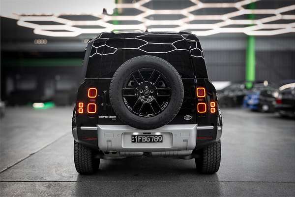 2021 Land Rover Defender 110 D300 SE L663