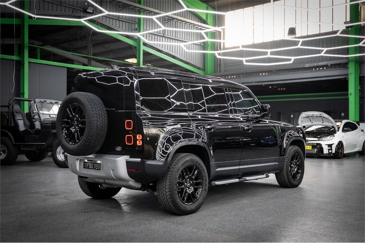 2021 Land Rover Defender 110 D300 SE L663