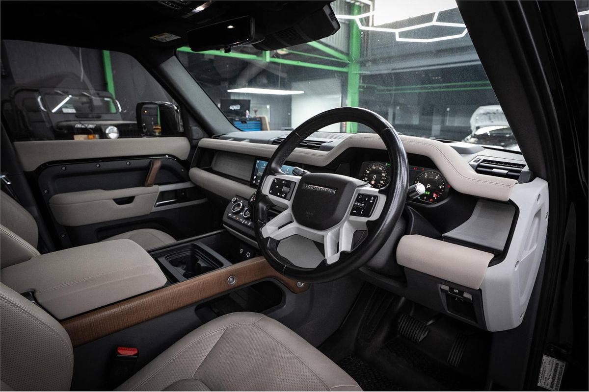 2021 Land Rover Defender 110 D300 SE L663