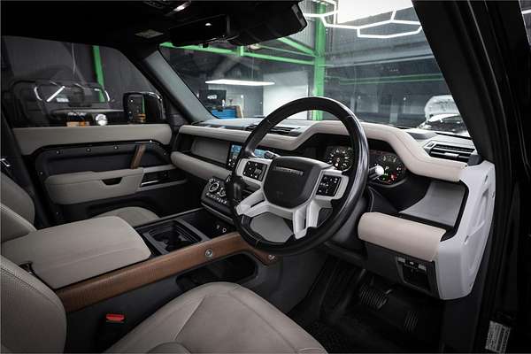 2021 Land Rover Defender 110 D300 SE L663