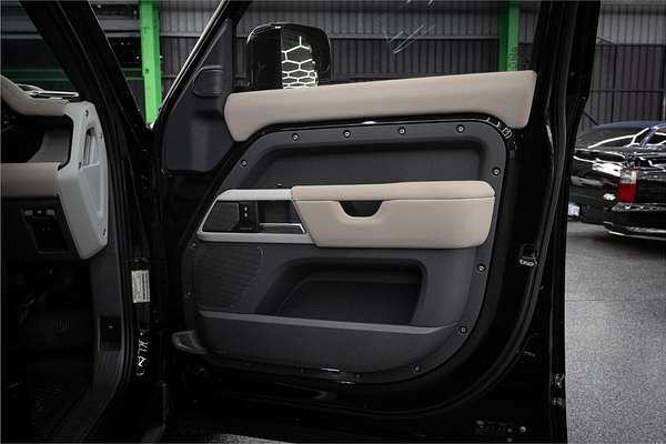 2021 Land Rover Defender 110 D300 SE L663
