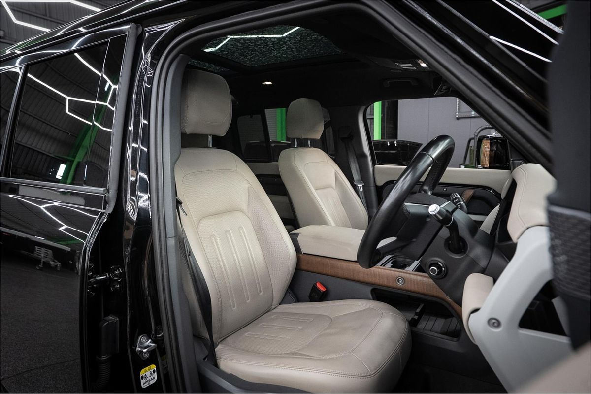 2021 Land Rover Defender 110 D300 SE L663