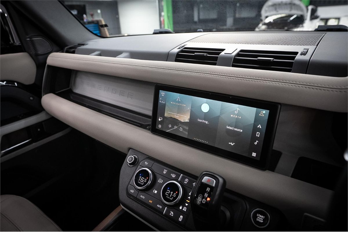 2021 Land Rover Defender 110 D300 SE L663