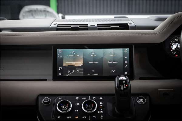 2021 Land Rover Defender 110 D300 SE L663