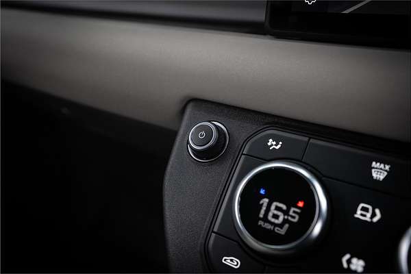 2021 Land Rover Defender 110 D300 SE L663