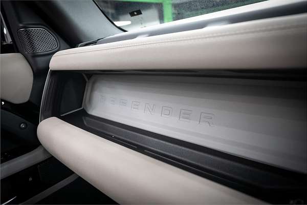 2021 Land Rover Defender 110 D300 SE L663