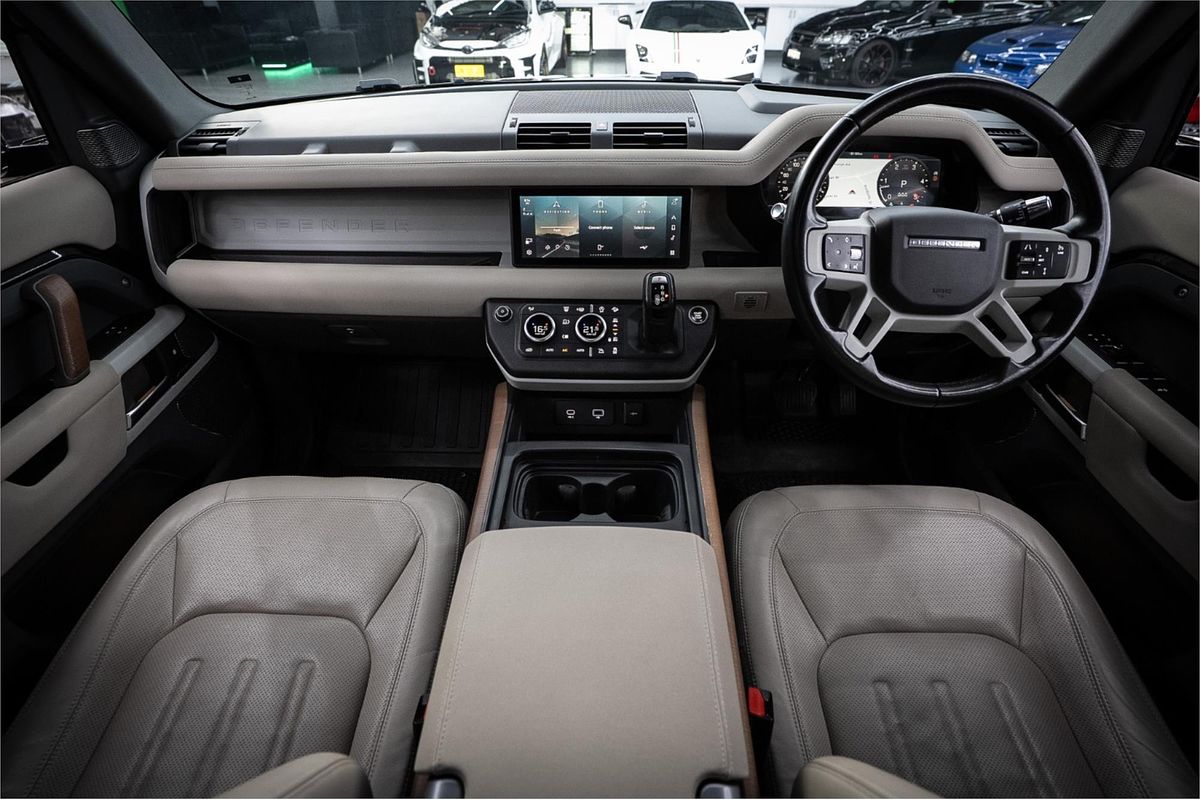 2021 Land Rover Defender 110 D300 SE L663