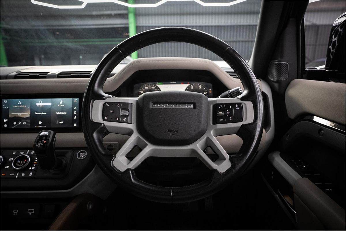 2021 Land Rover Defender 110 D300 SE L663