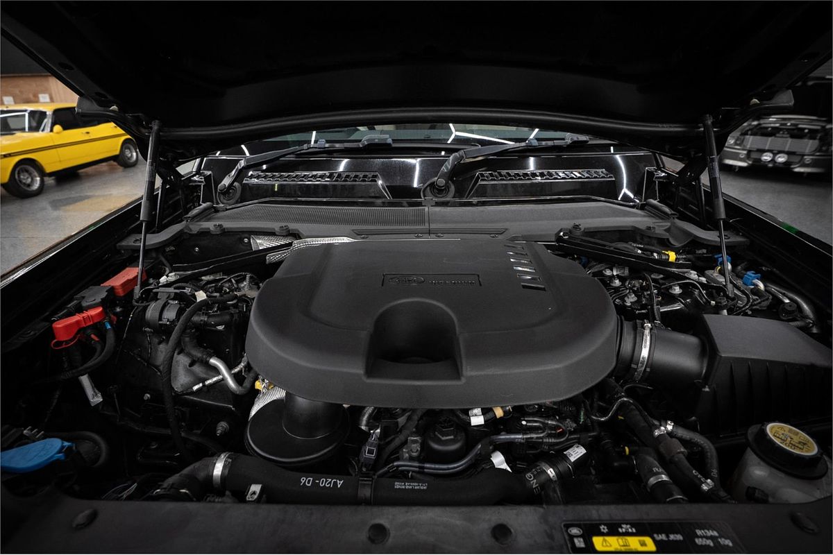 2021 Land Rover Defender 110 D300 SE L663